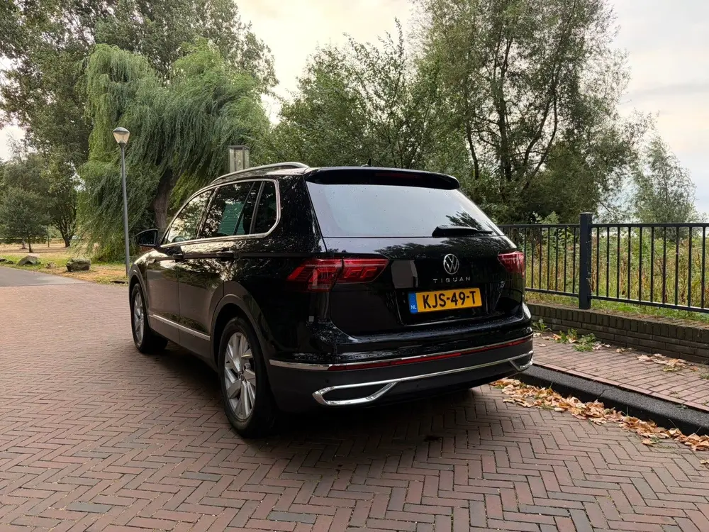 Volkswagen Tiguan 1.5 TSI 150pk DSG 2020 Zwart uit 2020, foto 4