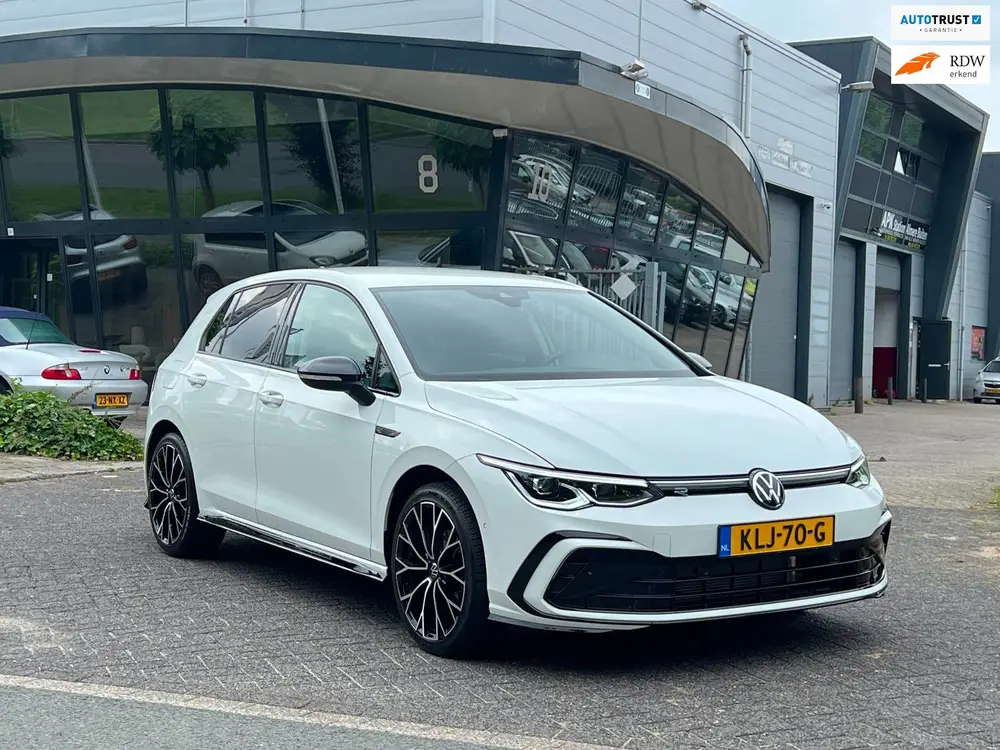 Volkswagen Golf 1.5 eTSI R-Line 7-DSG LED CARPLAYY uit 2022