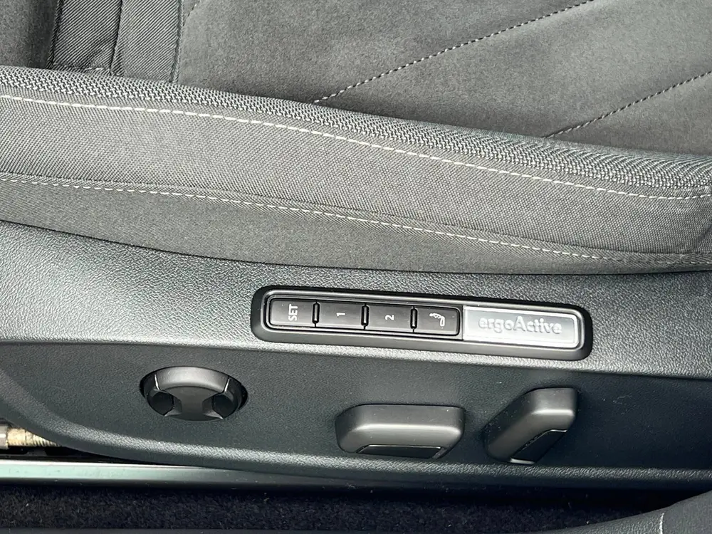 Volkswagen Golf 1.5 eTSI R-Line 7-DSG LED CARPLAYY uit 2022, foto 13