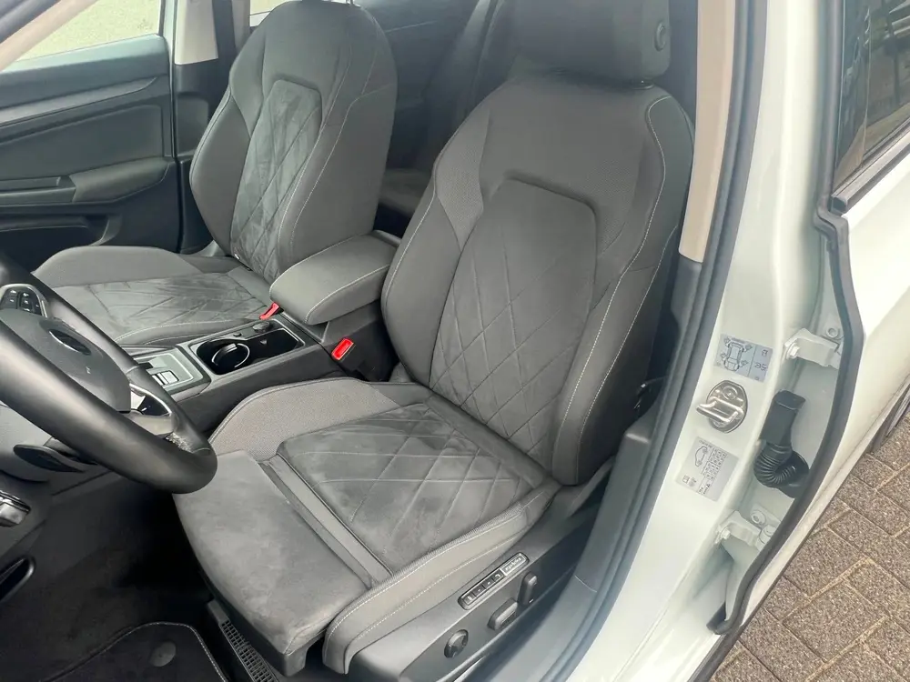 Volkswagen Golf 1.5 eTSI R-Line 7-DSG LED CARPLAYY uit 2022, foto 14