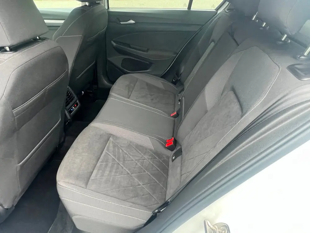 Volkswagen Golf 1.5 eTSI R-Line 7-DSG LED CARPLAYY uit 2022, foto 15