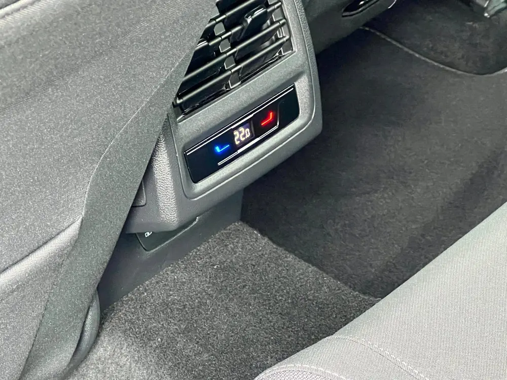 Volkswagen Golf 1.5 eTSI R-Line 7-DSG LED CARPLAYY uit 2022, foto 16