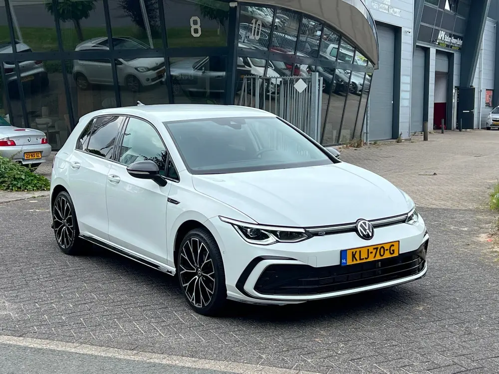 Volkswagen Golf 1.5 eTSI R-Line 7-DSG LED CARPLAYY uit 2022, foto 2