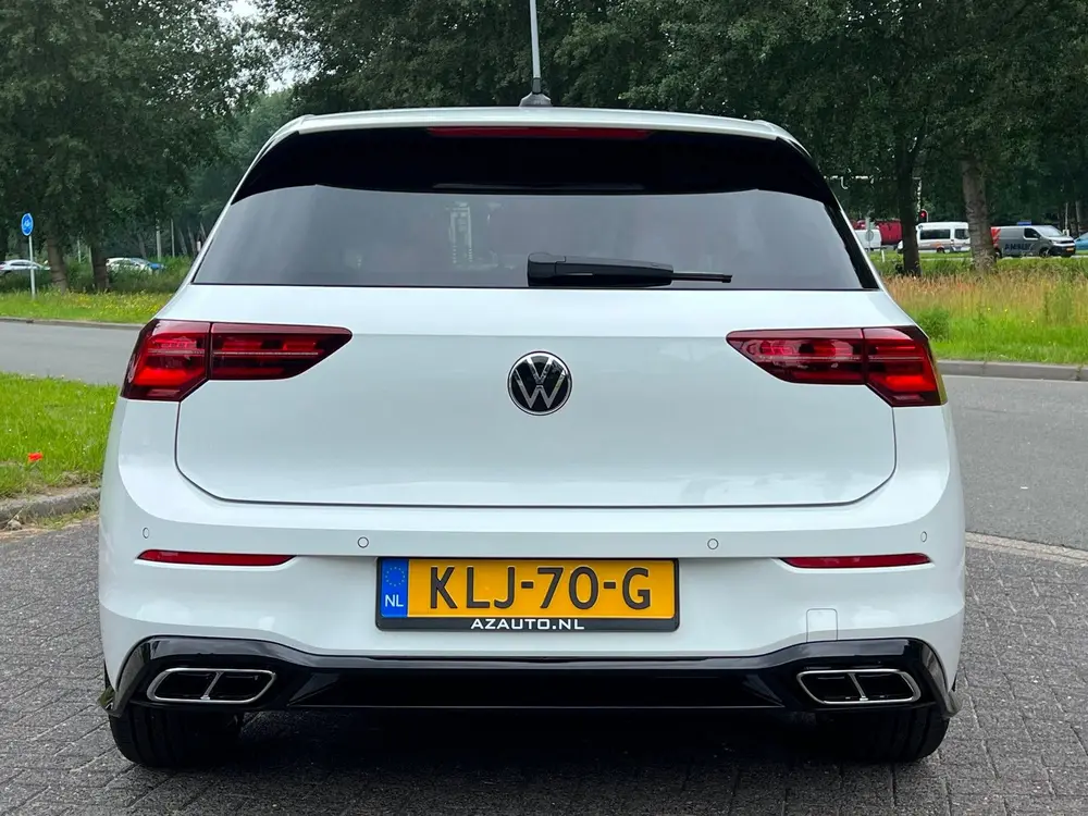 Volkswagen Golf 1.5 eTSI R-Line 7-DSG LED CARPLAYY uit 2022, foto 6