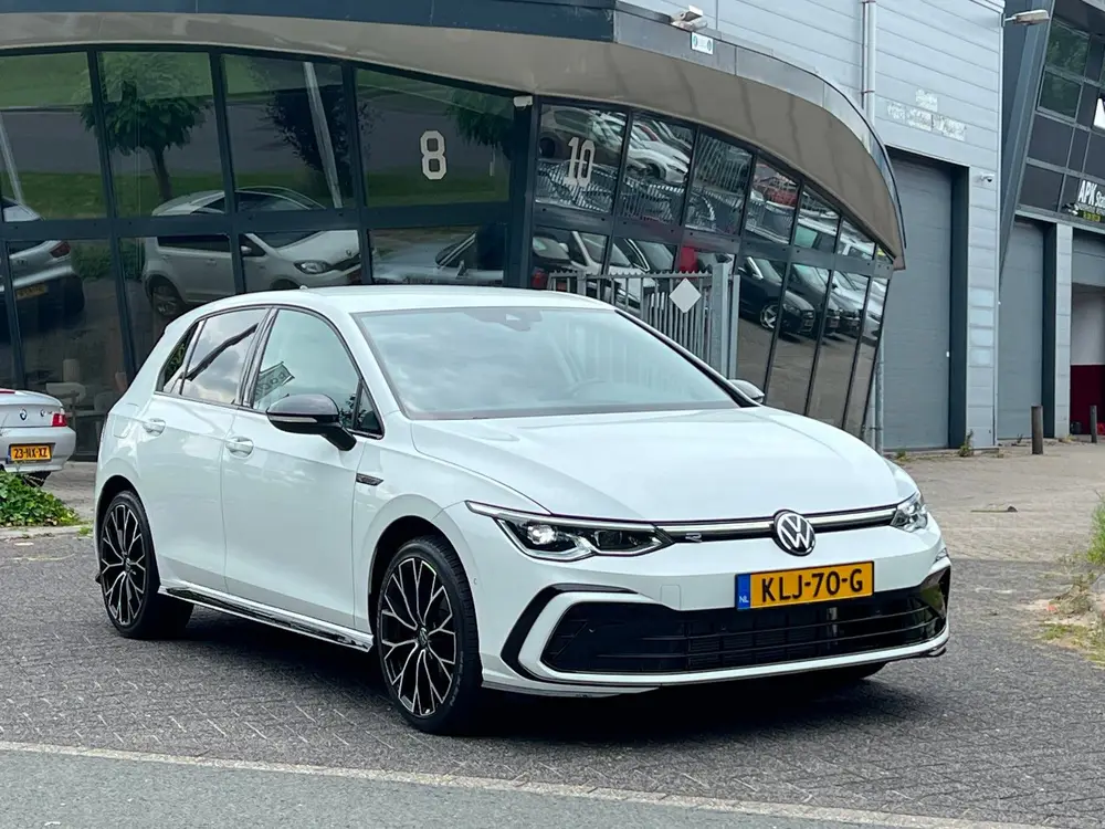 Volkswagen Golf 1.5 eTSI R-Line 7-DSG LED CARPLAYY uit 2022, foto 8