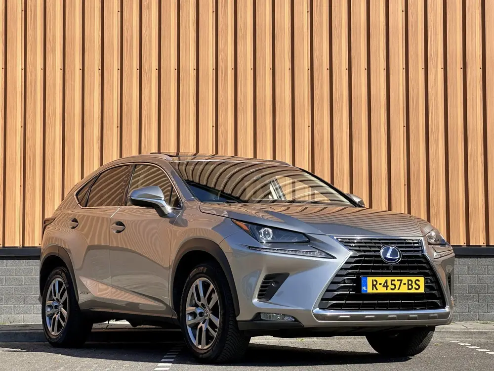 Lexus NX 300h AWD Luxury Line | Schuif/Kanteldak | Cruise Co uit 2019, foto 3