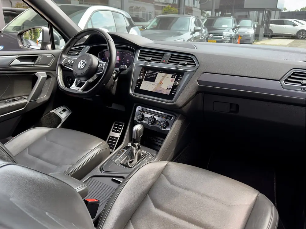 Volkswagen Tiguan Allspace 1.5 TSI AUT7 3X R-LINE.VOL-LEDER uit 2020, foto 2