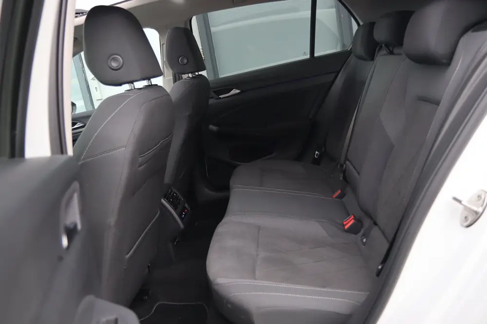 Volkswagen Golf 1.5 eTSI ACT / PANO / HUD / ACC / MEMORY / M uit 2021, foto 15