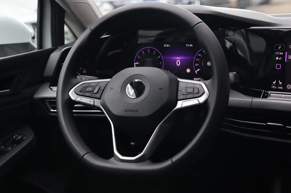 Volkswagen Golf 1.5 eTSI ACT / PANO / HUD / ACC / MEMORY / M uit 2021, foto 17