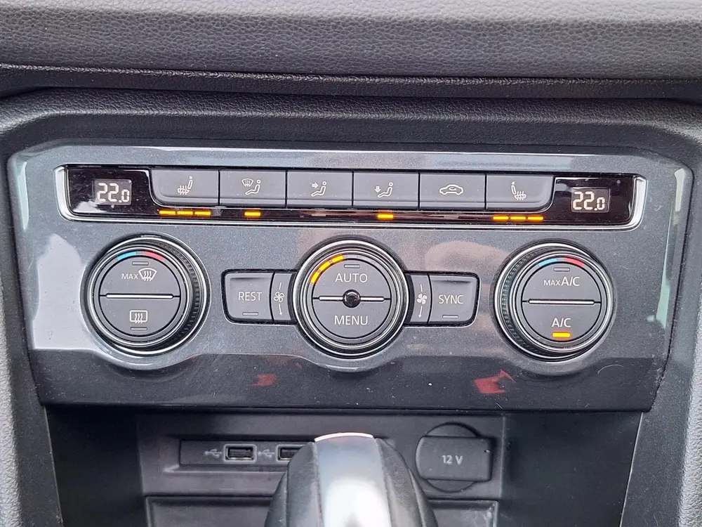 Volkswagen Tiguan 1.5 TSI DSG Highline R-Line PANO DIGID ADA uit 2020, foto 13