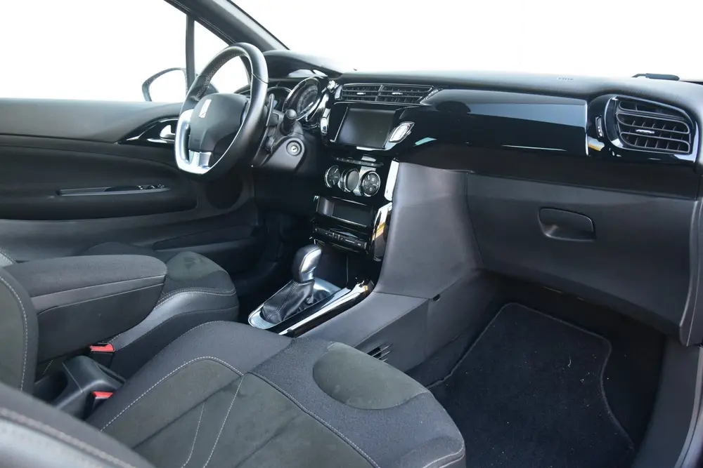 DS Automobiles 3 DS DS 3 1.2 PureTech Automaat Connected Chic Camera Ecc Crui uit 2019, foto 3