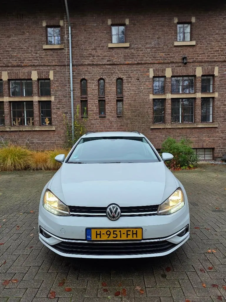 Volkswagen Golf Variant 1.0 TSI 115pk 7-DSG 2019 Wit uit 2019, foto 4