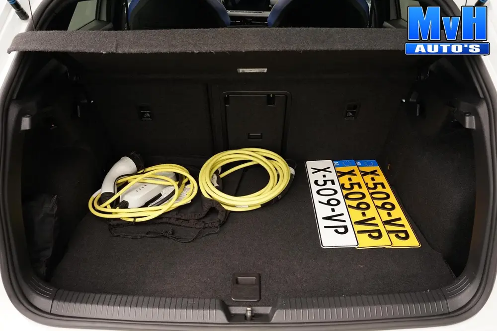 Volkswagen Golf 1.4 PHEV GTE|IQ|PANO|CAMERA|STOEL/STUUR.VERW uit 2020, foto 15
