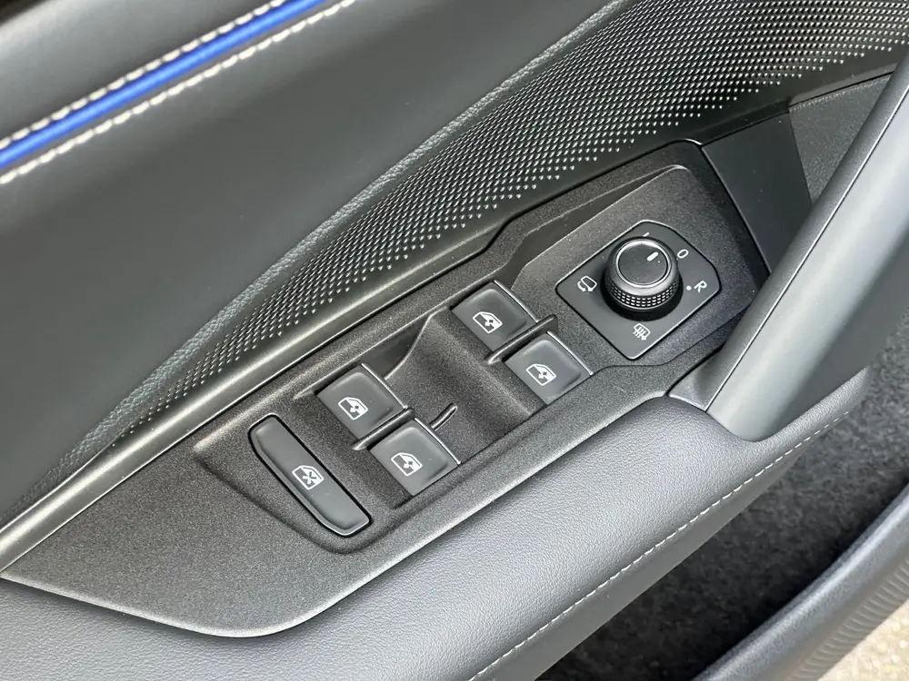 Volkswagen Tiguan 1.5 eHybrid R-Line | Black line | 360 Came uit 2025, foto 10