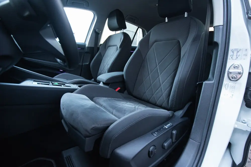 Volkswagen Golf 1.5 eTSI Style *ACC*Memory*Blind spot*Stoelv uit 2020, foto 8