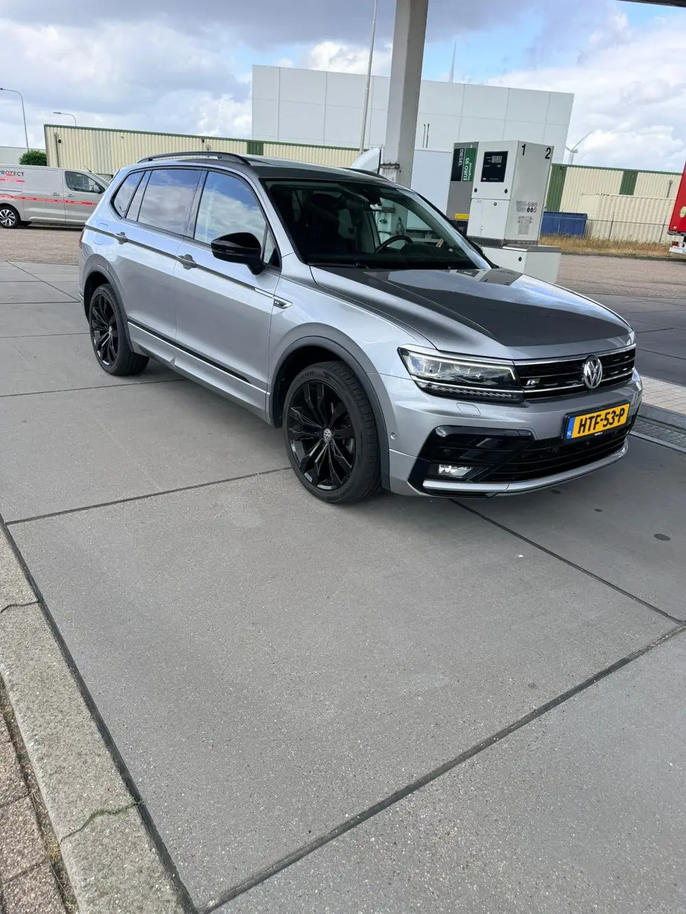 Volkswagen Tiguan Allspace Tiguan 1.5 TSI 150pk 2020 Grijs uit 2020, foto 2