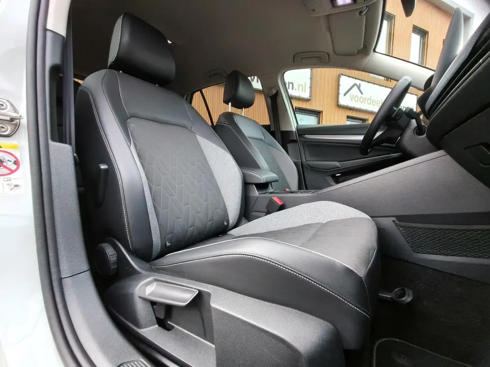 Volkswagen Golf 1.5 eTSI Life Edition GOAL uit 2025, foto 17