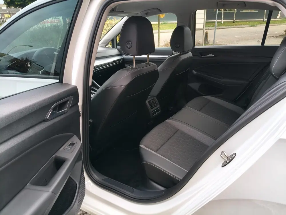 Volkswagen Golf 1.5 eTSI Life Edition GOAL uit 2025, foto 19