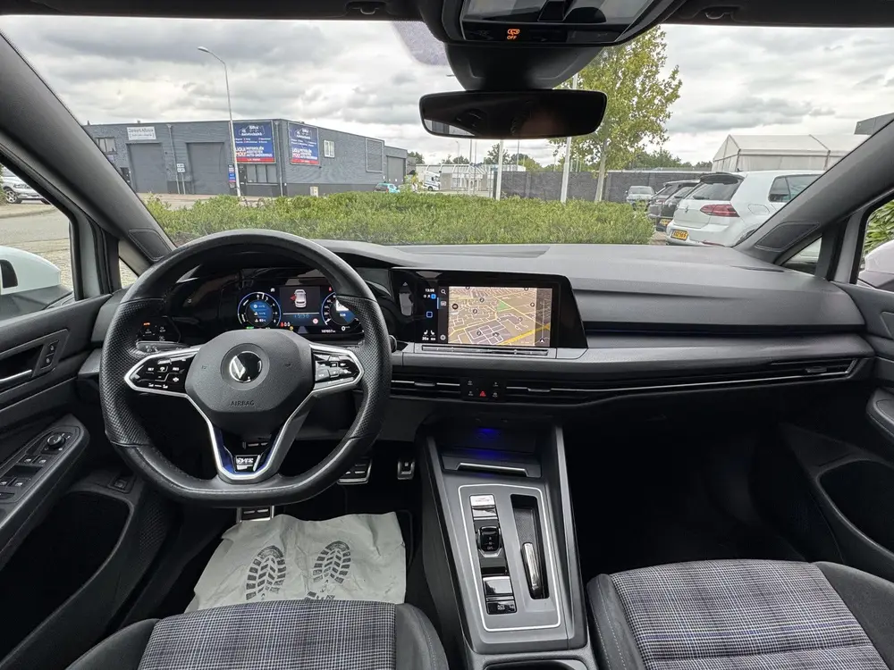 Volkswagen Golf 8 GTE 1.4 TSI 245pk DSG / Aut. E-Hybrid Pano uit 2020, foto 18