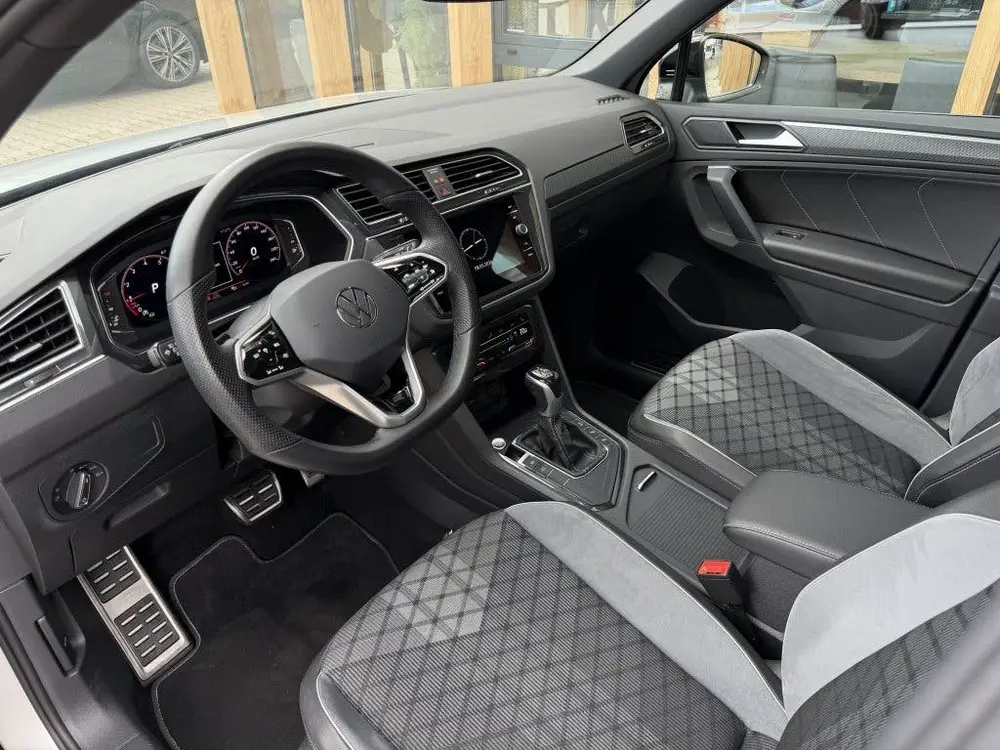 Volkswagen Tiguan 1.5 TSI R-Line | blackstyle | panorama-dak uit 2023, foto 12