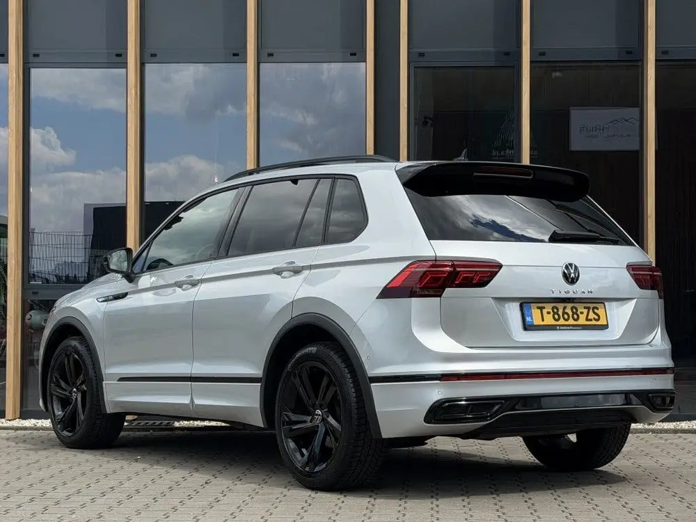 Volkswagen Tiguan 1.5 TSI R-Line | blackstyle | panorama-dak uit 2023, foto 4