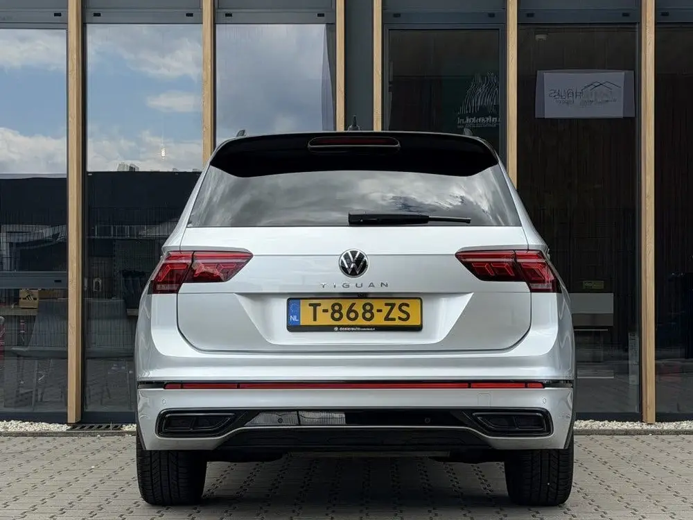 Volkswagen Tiguan 1.5 TSI R-Line | blackstyle | panorama-dak uit 2023, foto 5