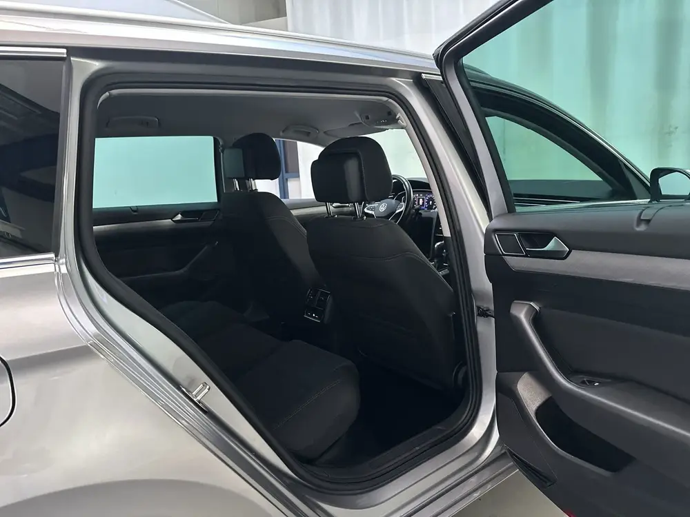 Volkswagen Passat Variant 1.5 TSI 150pk DSG Business Navigat uit 2020, foto 16