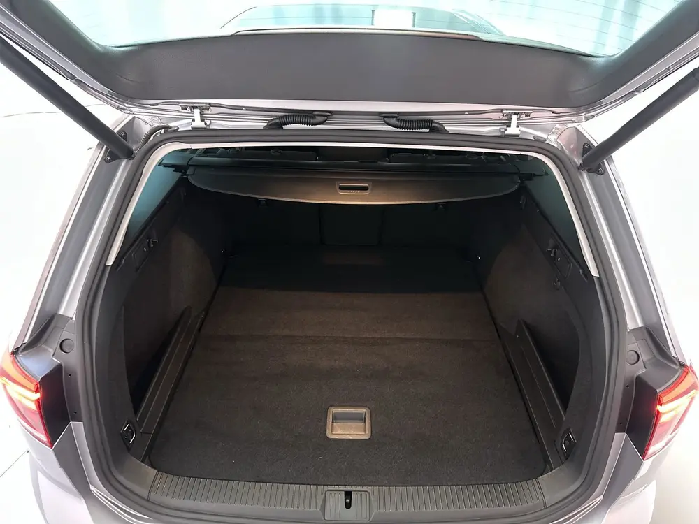 Volkswagen Passat Variant 1.5 TSI 150pk DSG Business Navigat uit 2020, foto 18