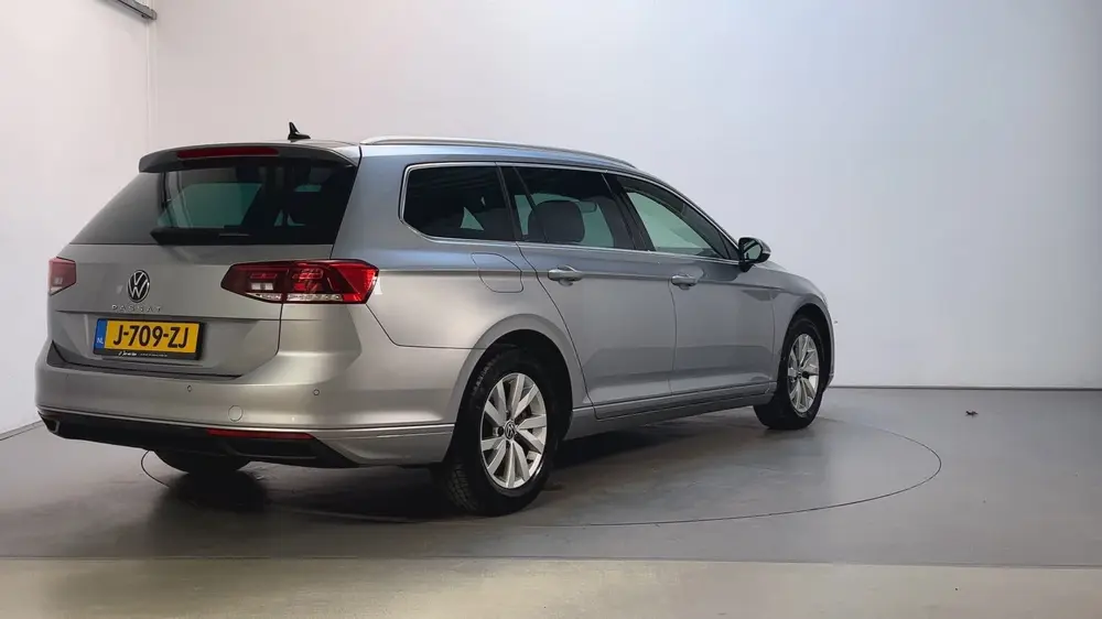 Volkswagen Passat Variant 1.5 TSI 150pk DSG Business Navigat uit 2020, foto 3