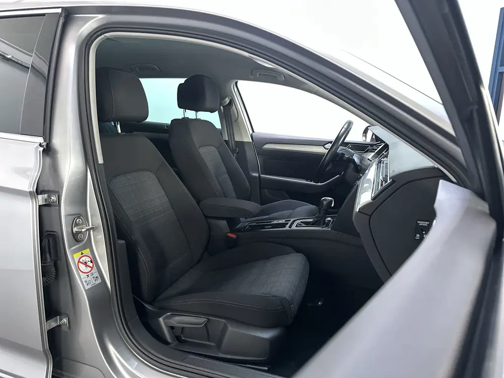 Volkswagen Passat Variant 1.5 TSI 150pk DSG Business Navigat uit 2020, foto 4