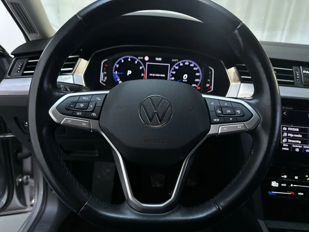 Volkswagen Passat Variant 1.5 TSI 150pk DSG Business Navigat uit 2020, foto 6