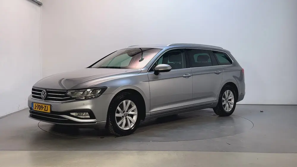 Volkswagen Passat Variant 1.5 TSI 150pk DSG Business Navigat uit 2020, foto 7