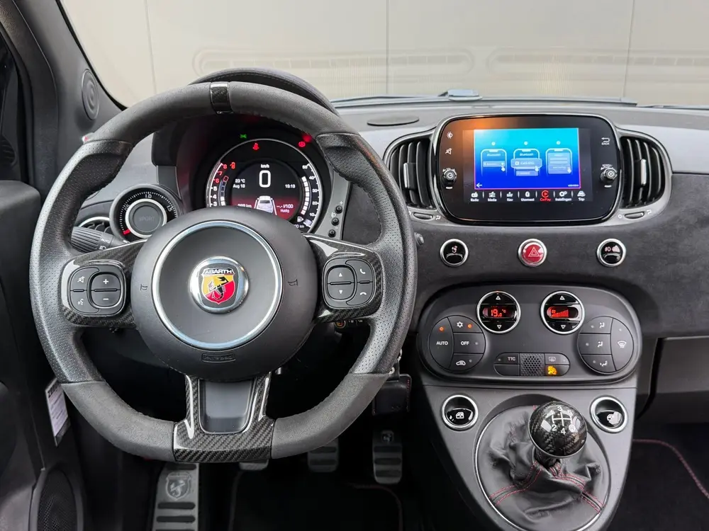 Abarth 695 uit 2021, foto 12