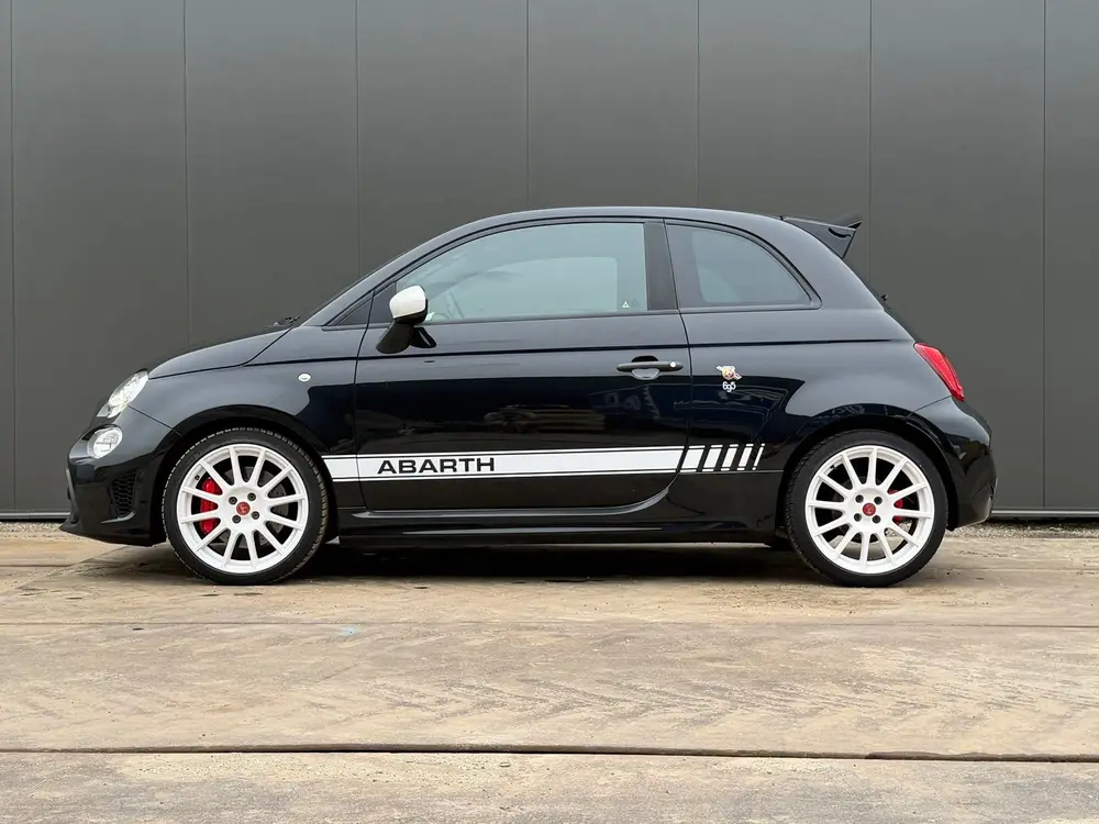 Abarth 695 uit 2021, foto 15