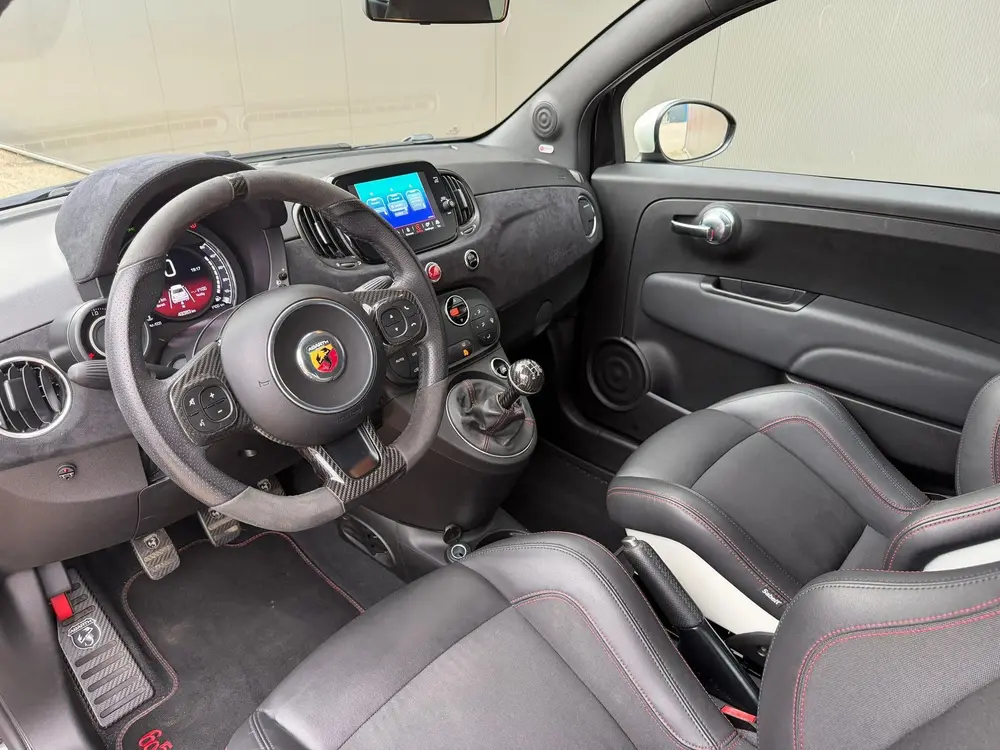 Abarth 695 uit 2021, foto 3