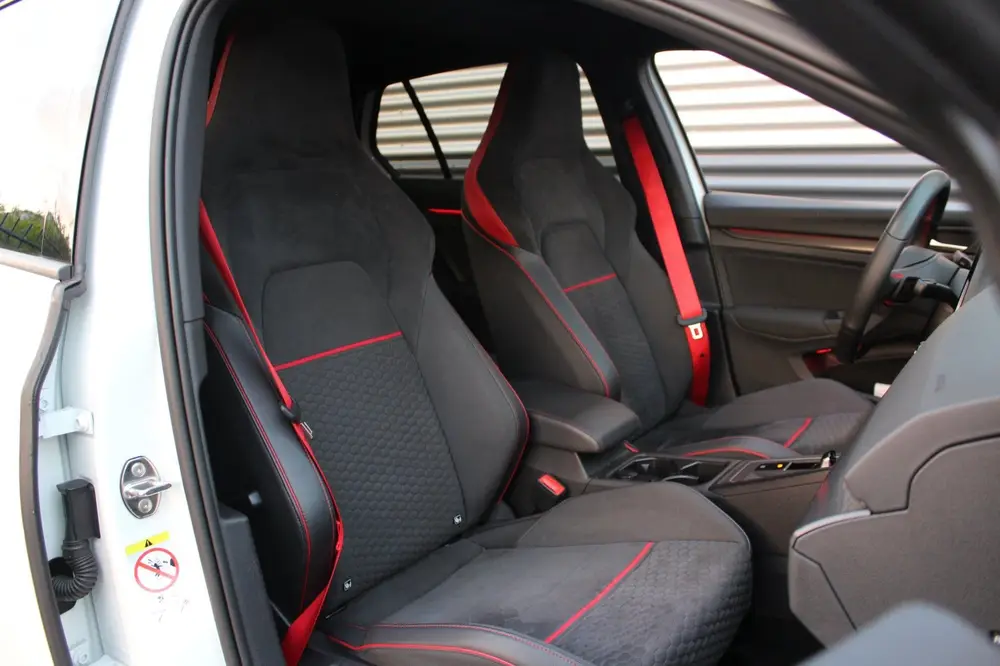 Volkswagen Golf 2.0 TSI GTI | Clubsport | Panoramadak | HUD uit 2021, foto 3