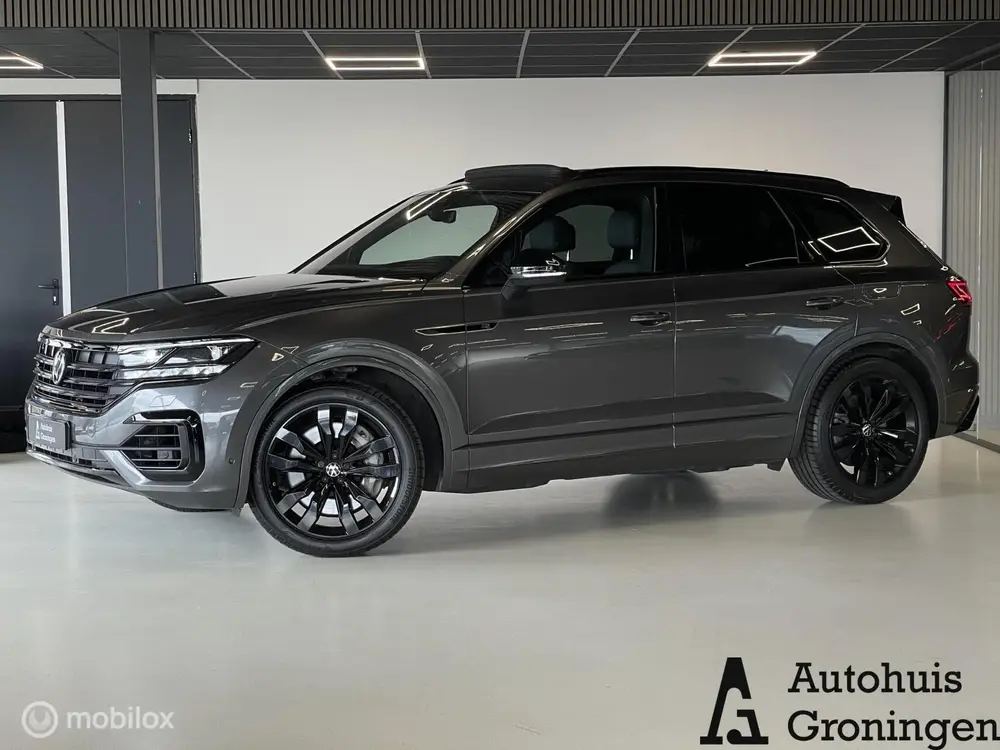 Volkswagen Touareg 3.0 TSI Hybrid R-Line | Pano | Luchtverin uit 2020