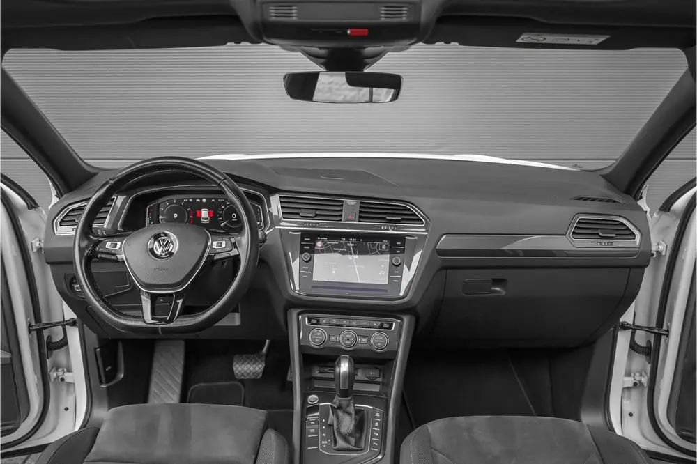 Volkswagen Tiguan 1.5 TSI DSG R-Line Pano ACC Camera CarPlay uit 2019, foto 2