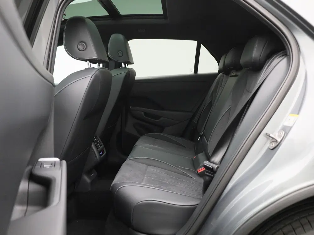 Volkswagen T-Roc 1.5 eTsi Style First Edition | DEMO | PANOR uit 2026, foto 12