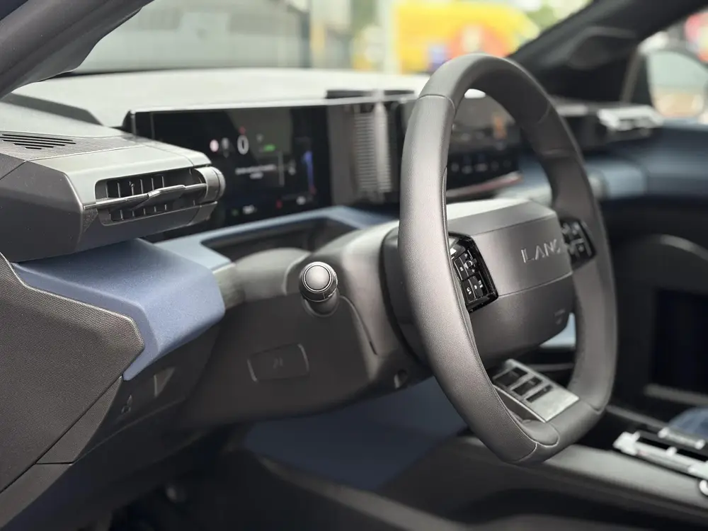 Lancia Ypsilon Edizione Limitata Cassina Navigatie | Apple c uit 2024, foto 15
