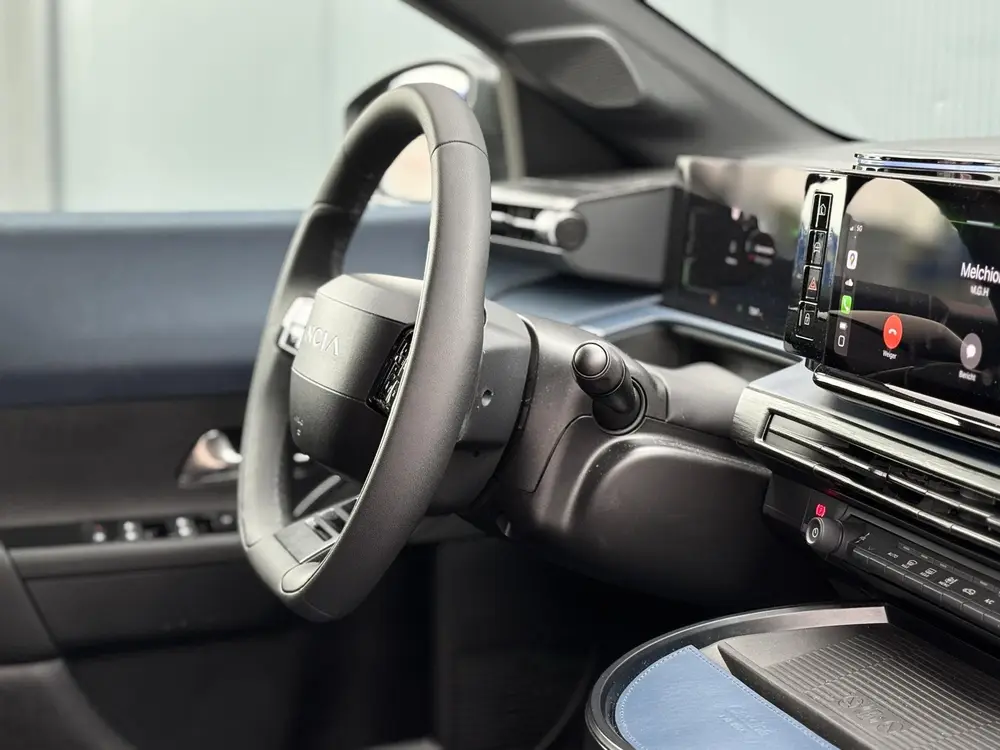 Lancia Ypsilon Edizione Limitata Cassina Navigatie | Apple c uit 2024, foto 2