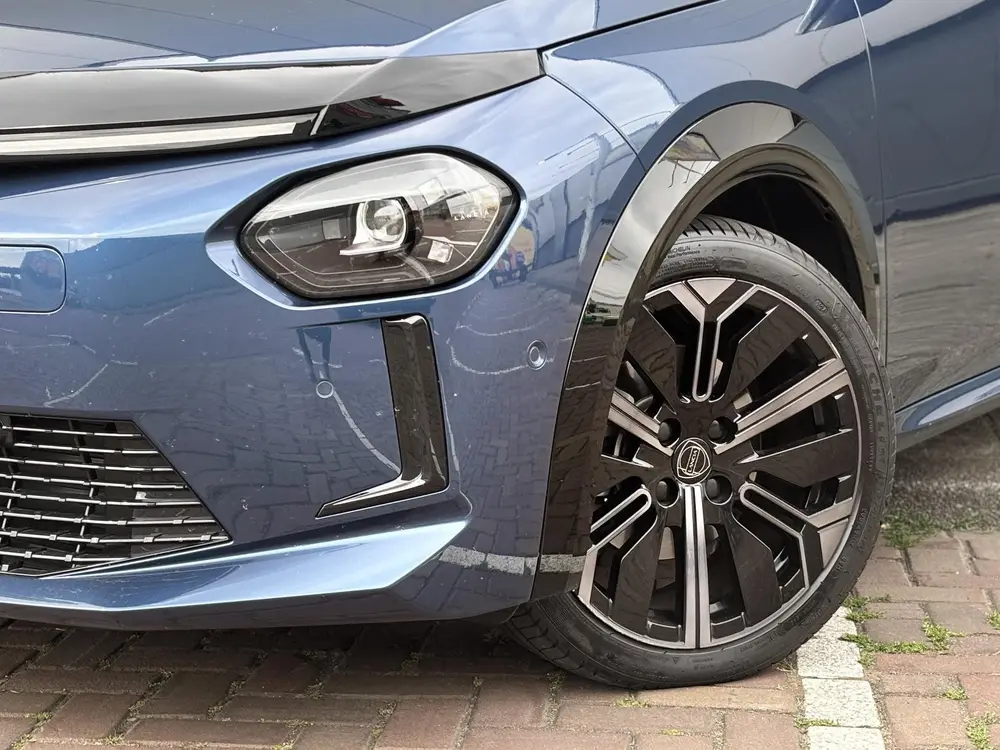 Lancia Ypsilon Edizione Limitata Cassina Navigatie | Apple c uit 2024, foto 5
