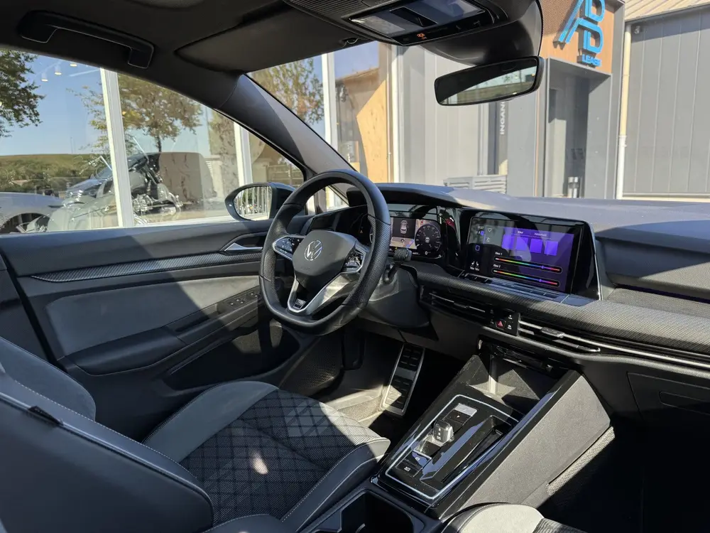 Volkswagen Golf 1.5 eTSI R-Line Business Pano Sfeer uit 2023, foto 15