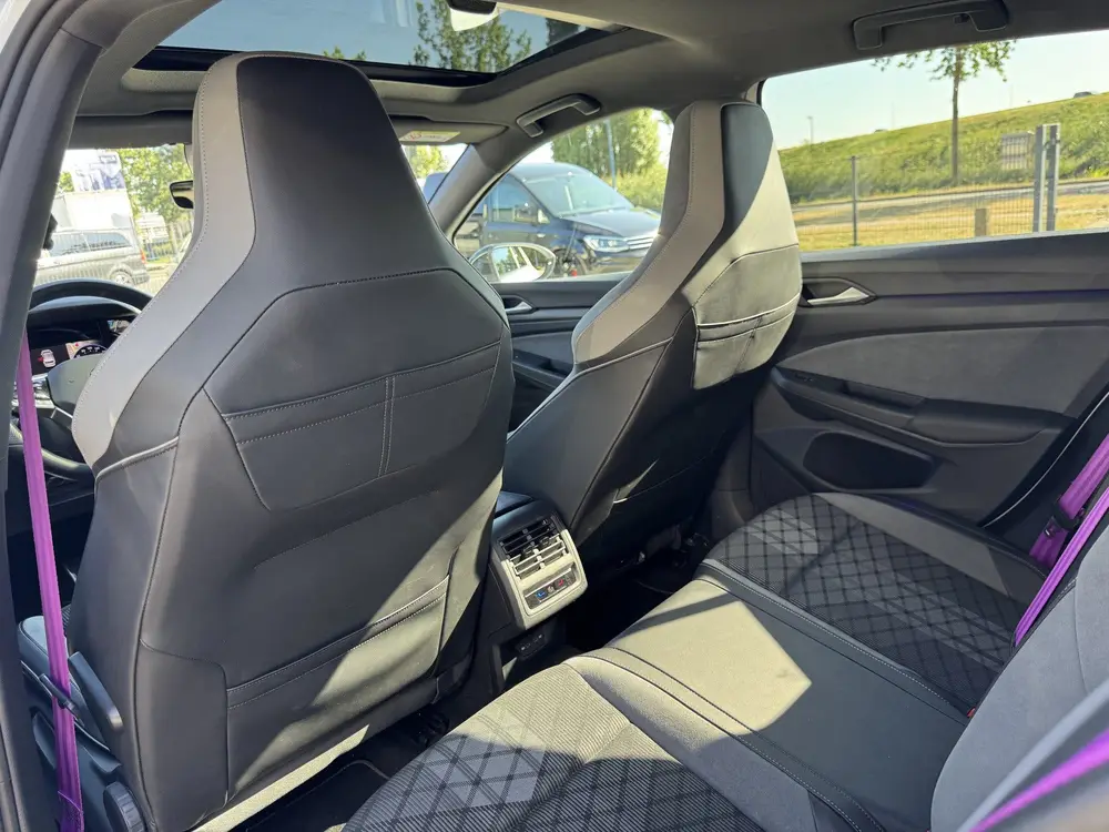 Volkswagen Golf 1.5 eTSI R-Line Business Pano Sfeer uit 2023, foto 16