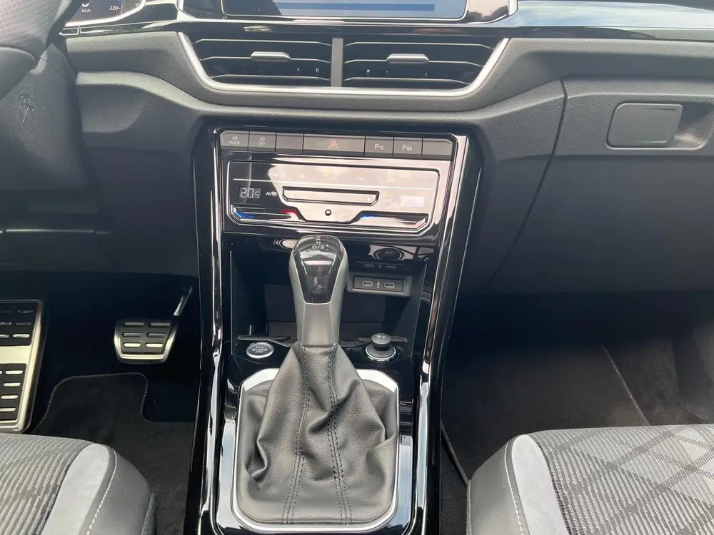 Volkswagen T-Roc 1.5 TSI R-Line Edition | Panoramadak | Park uit 2025, foto 8