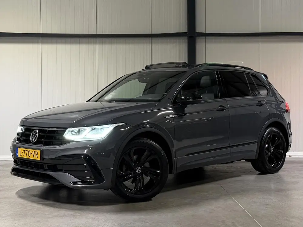 Volkswagen Tiguan 1.5 TSI R-Line Pano Virtual Harman Kardon uit 2021