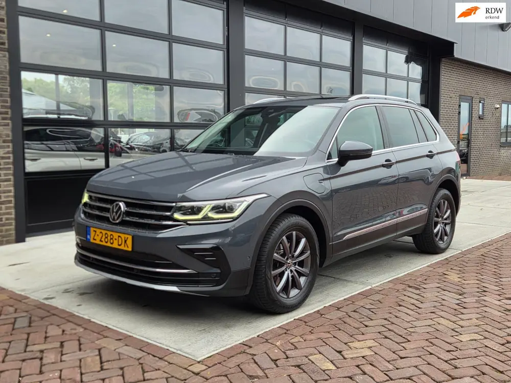 Volkswagen Tiguan 1.4 TSI eHybrid R-Line Business+ | Panoram uit 2021