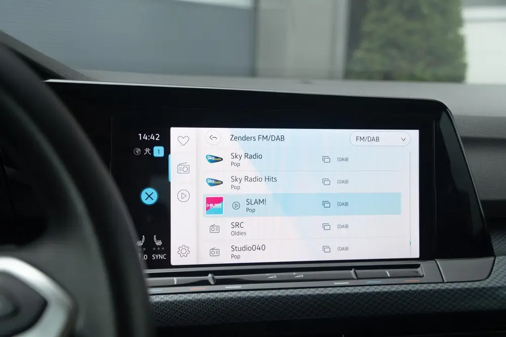 Volkswagen Golf 1.0 eTSI Life|Sfeerverlichting|stuurverwarmd uit 2021, foto 16