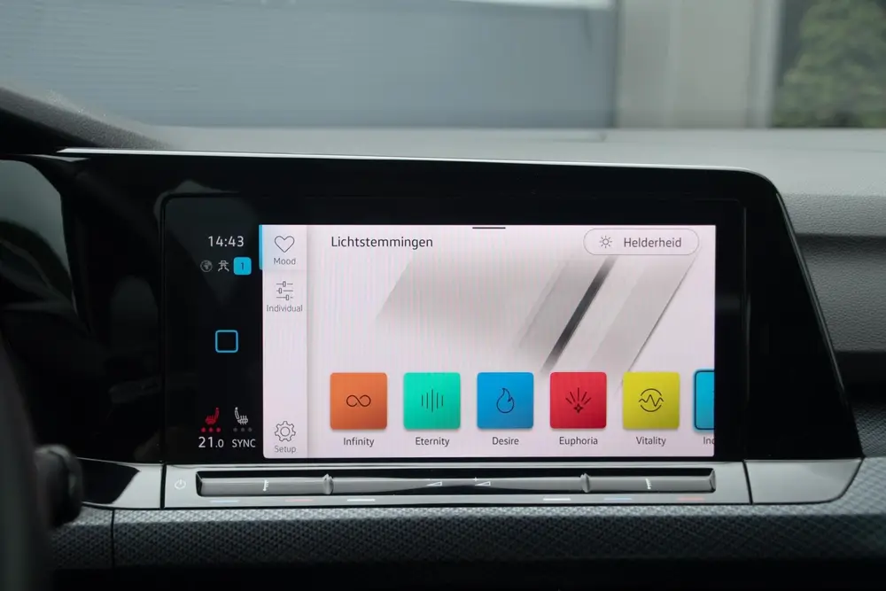 Volkswagen Golf 1.0 eTSI Life|Sfeerverlichting|stuurverwarmd uit 2021, foto 9