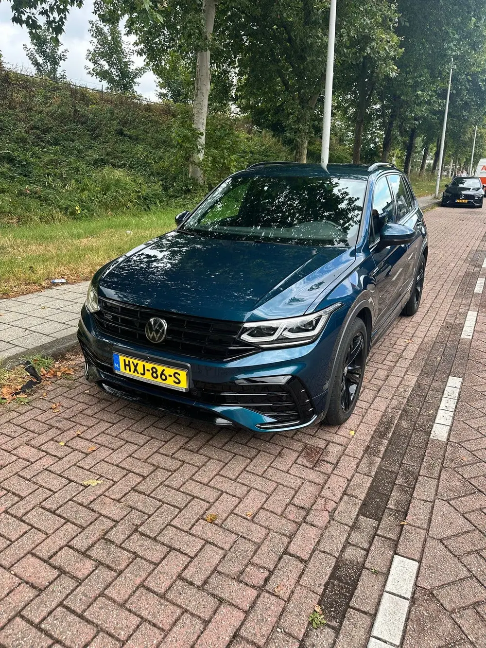 Volkswagen Tiguan VW Tiguan 2.0 TSI 190pk 4 DSG Nightshade Blue Metallic uit 2021, foto 6